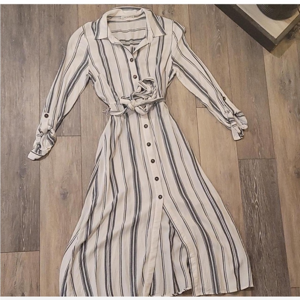 Tunic tie waist blue and white dress with tortoise buttons